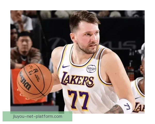 东契奇腿筋拉伤真因揭晓 湖人将帅回应伤病 詹姆斯强调健康是最重要财富