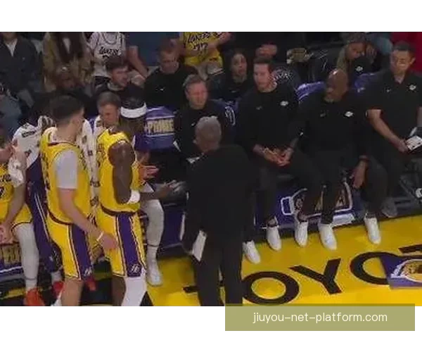 雷迪克爆料达拉斯影像团队误放里夫斯MRI位置引发关注