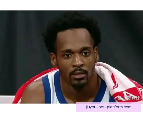 41岁勒布朗差1篮板创三双纪录却遭争议判罚 湖媒怒批裁判判决荒谬